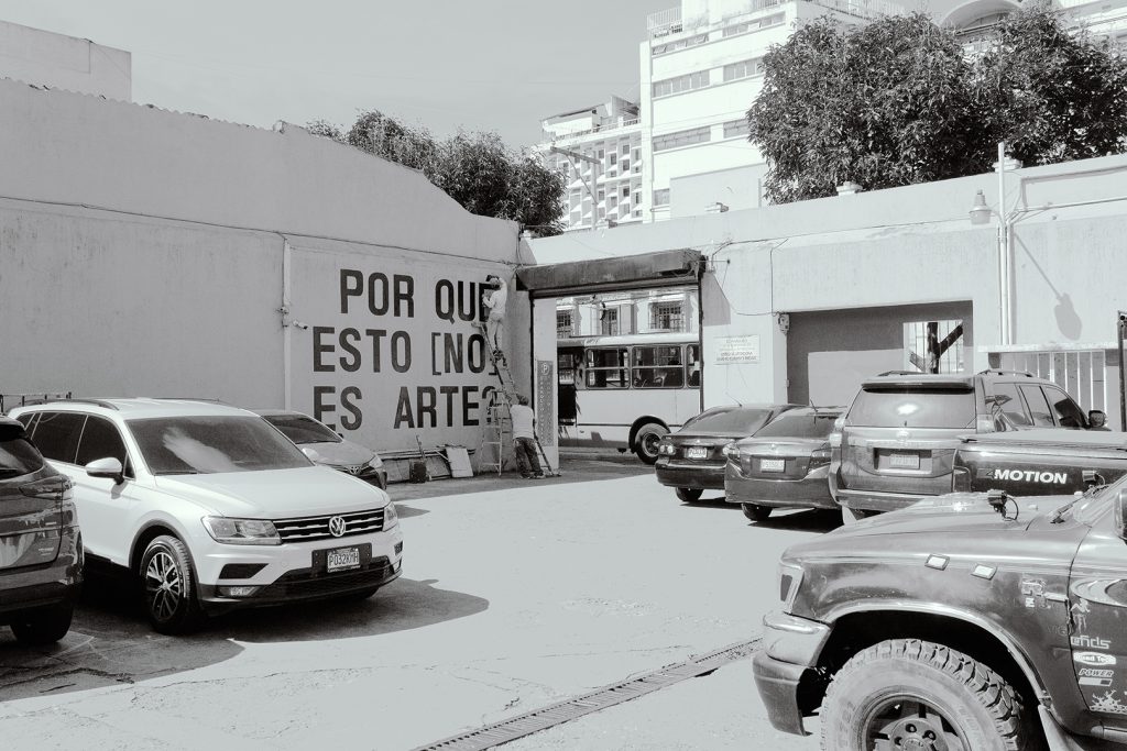 El parqueo como instalación, coreografía, registro efímero de lo espontáneo ¿arte?